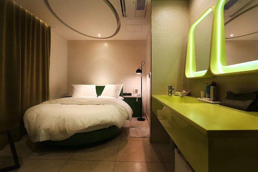 Circle Hotel Seoul 2*,