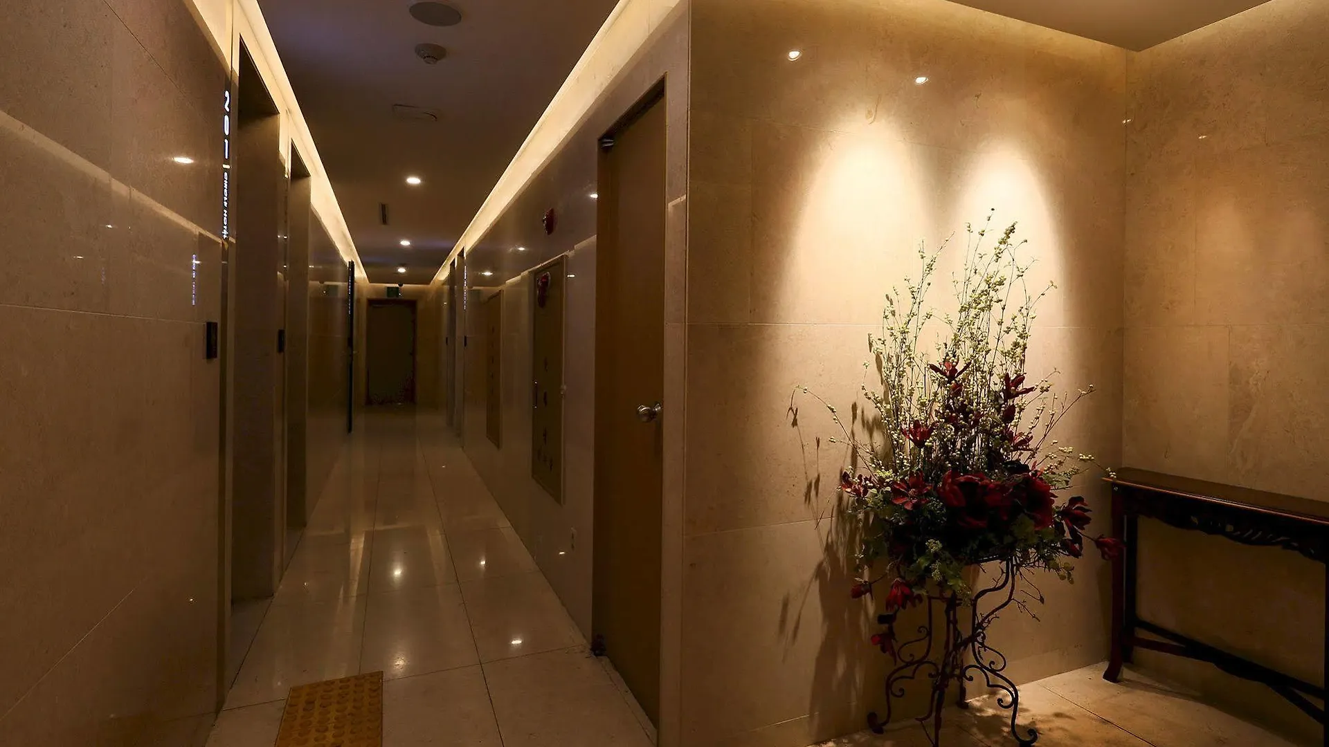 Circle Hotel Seoul 2*,  South Korea