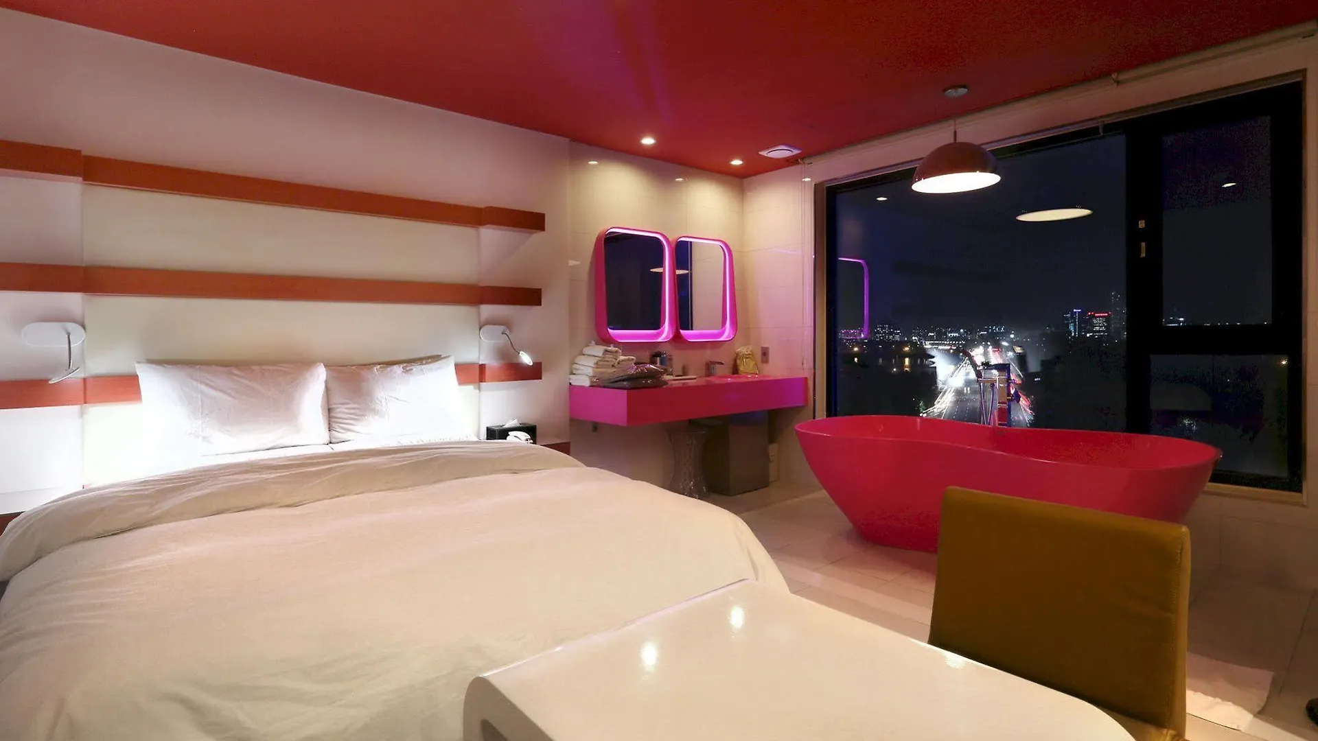 Circle Hotel Seoul 2*,
